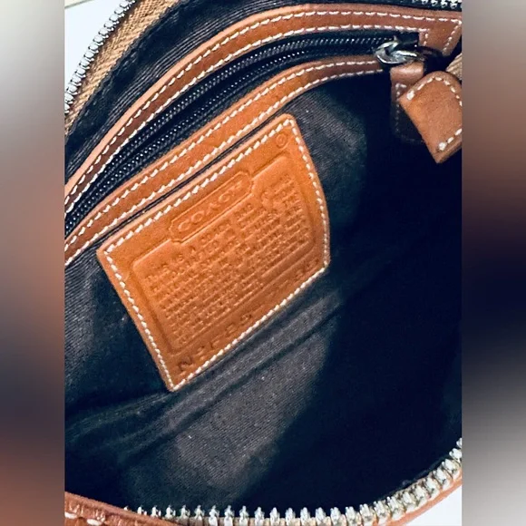 Coach Vintage Hampton Demi Leather Shoulder (pochette) Bag - Picture 7 of 9